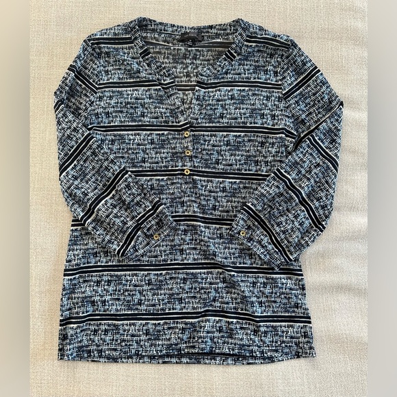The Limited Navy Blue Patterned 3/4 Sleeve Top Blouse. Size Medium - Picture 6 of 11